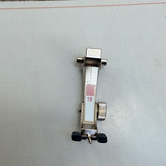 Bernina # 18 Sewing Machine Presser Foot - Picture 1 of 1